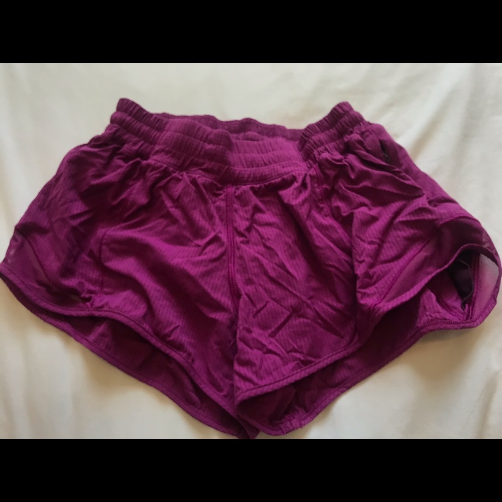 lululemon "hotty hot shorts" size 4
